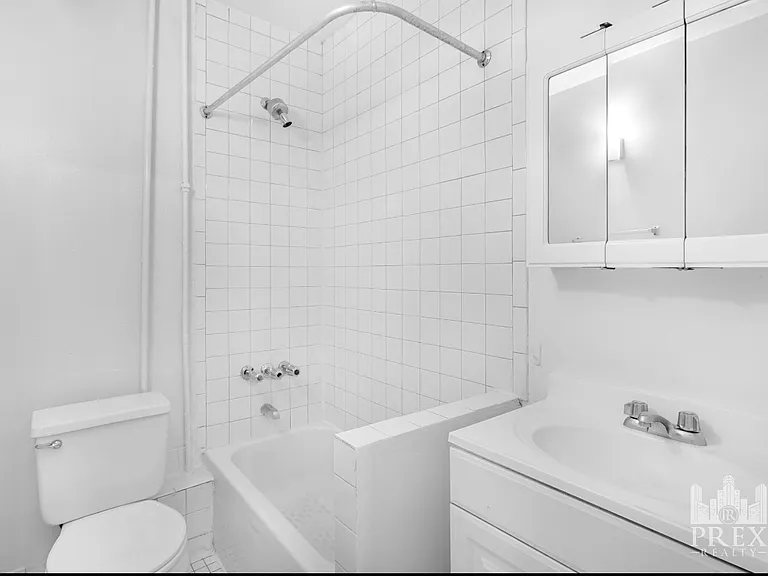 429 E 65th St #18 — Photo 6