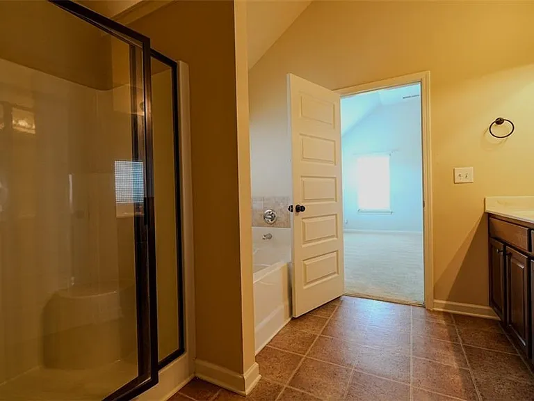 921 Prather Ct — Photo 11