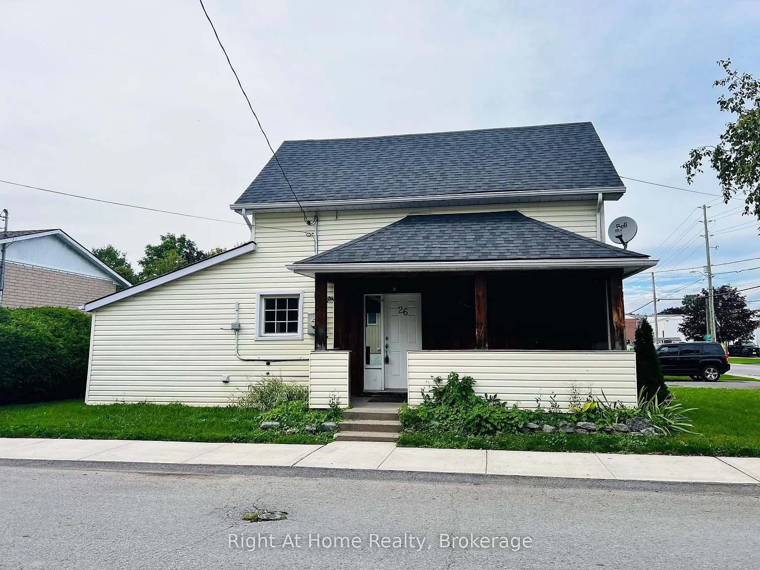 3 bed, $1,999 — Photo 2