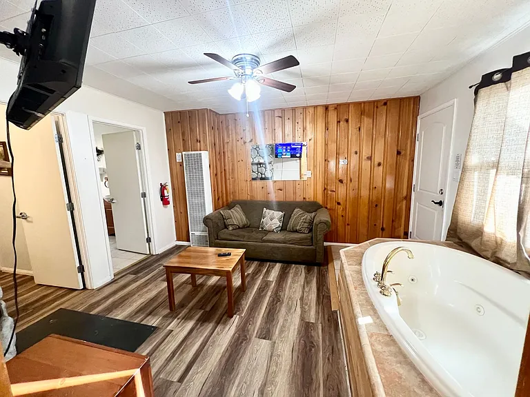877 Tulip Ln — Photo 15