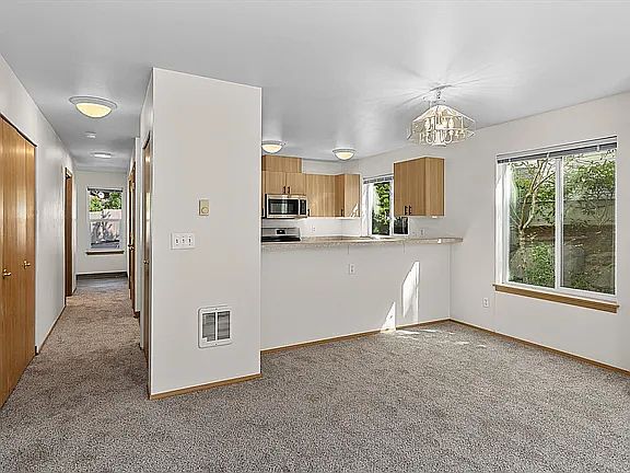 4th image of 17726 12th Ave NE APT 102