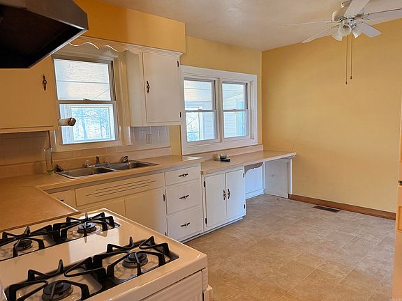 5th image of 677 Crestline Dr