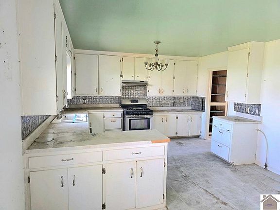 5th image of 300 4th St