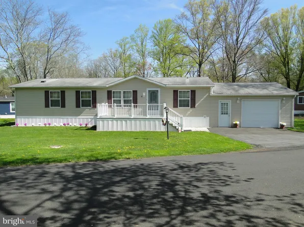 11 Maple Dr, Quakertown, PA 18951