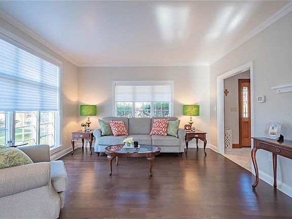 4th image of 288 Lancewood Pl