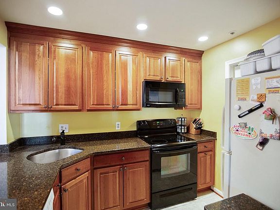 4th image of 5800 Inman Park Cir #1313