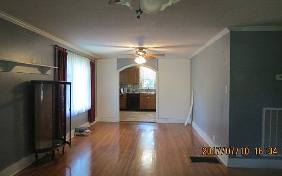 4th image of 97 College St
