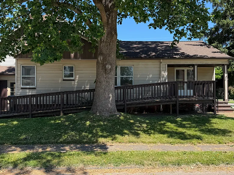 4052 Washington Park Blvd — Photo 2