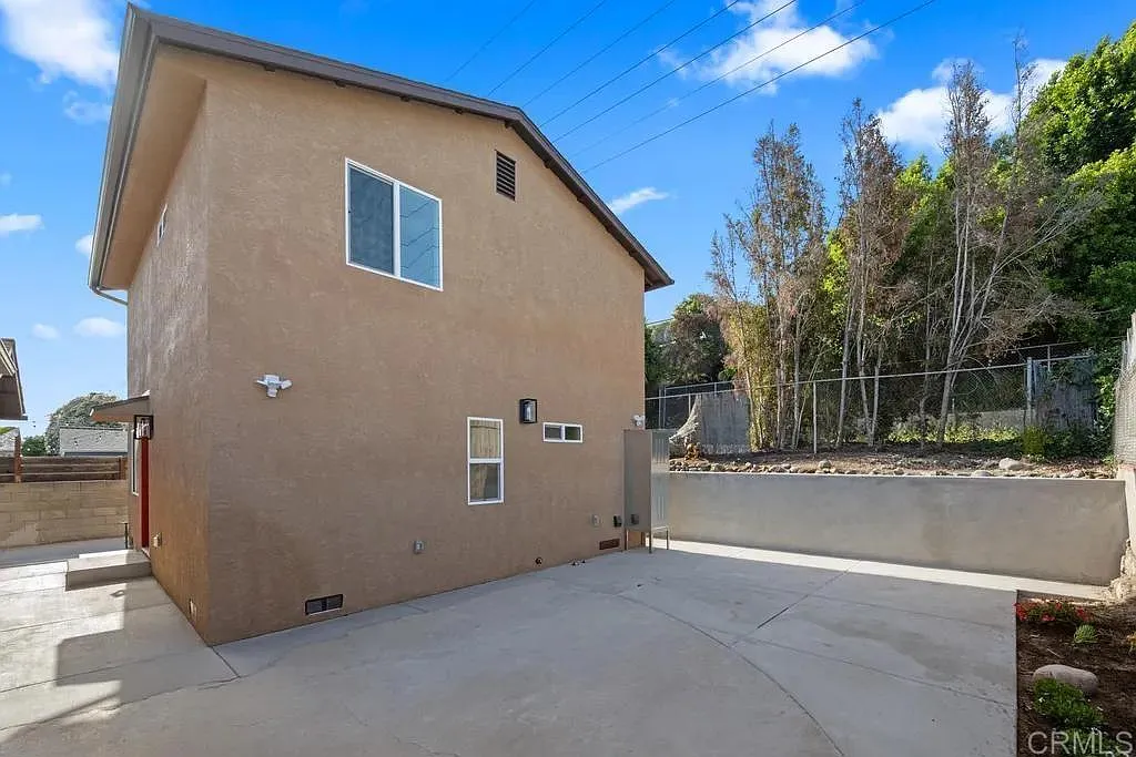 3 bed, 1200 sqft, $3,995 — Photo 3