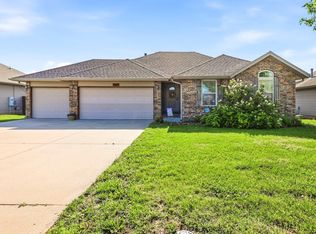 1102 S Hazelnut Avenue, Springfield, MO 65802