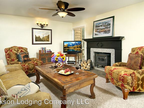 2nd image of 470 E Sagebrush Dr
