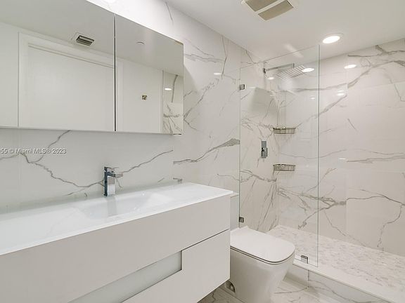 3rd image of 50 Biscayne Blvd APT 5003