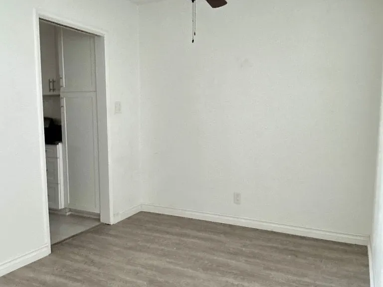928 S Sherbourne Dr — Photo 2