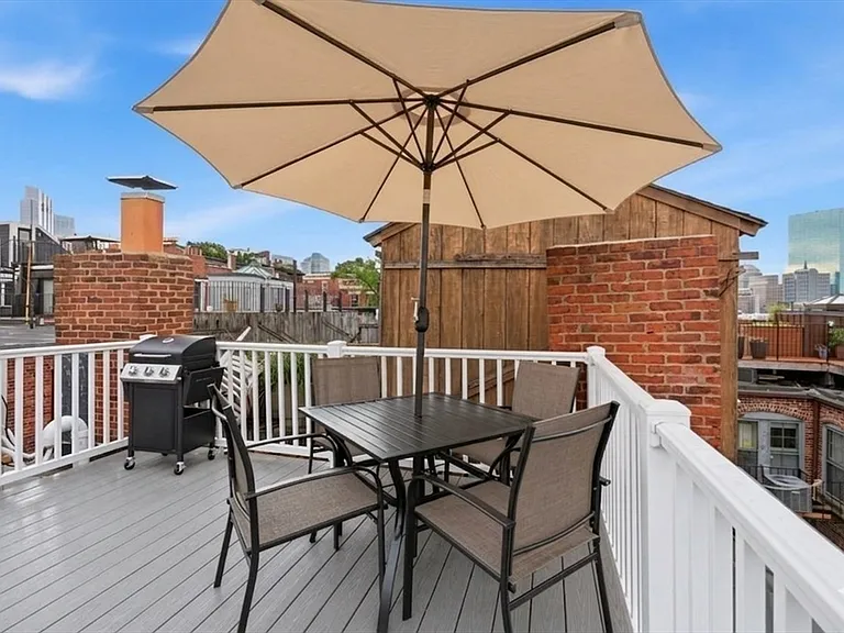 6 Goodwin Pl #4 — Photo 1