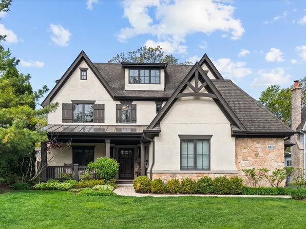 1210 Blackthorn Ln, Deerfield, IL 60015