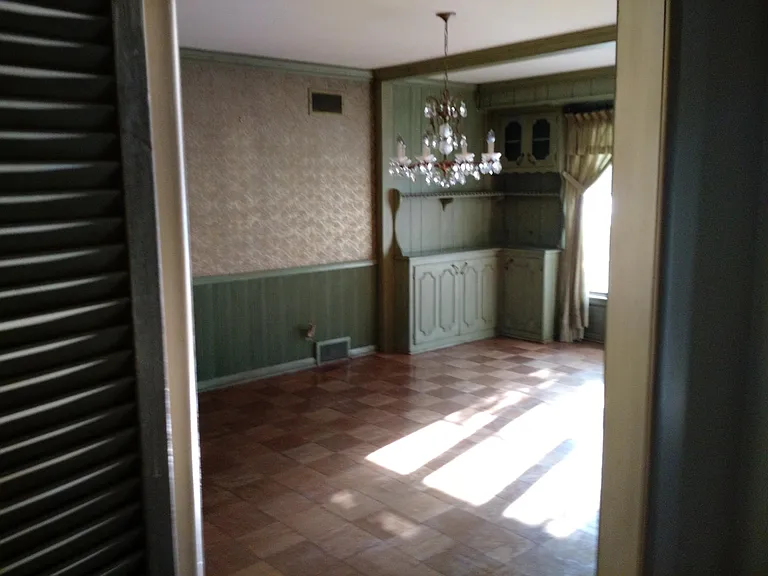 Dining room (10 place oak dining table available)