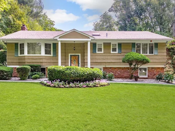 120 Buttercup Lane, Huntington, NY 11743