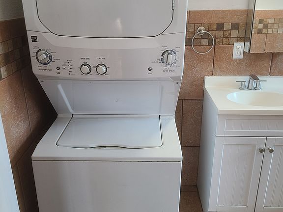 2nd image of 501 Barcelona Dr #B