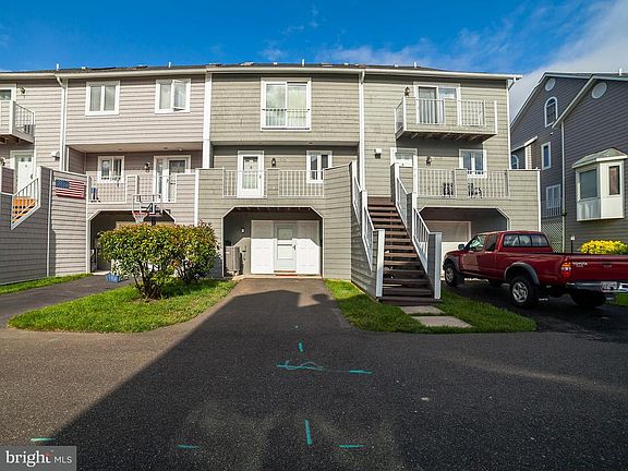 3rd image of 8347 Bay Crest Ct