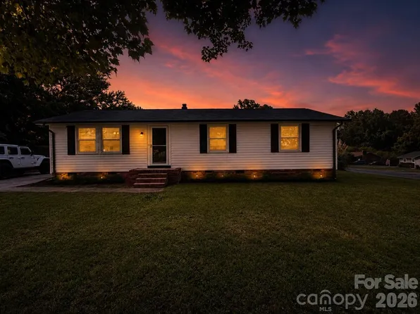 617 Oakwood Ln, Gastonia, NC 28056