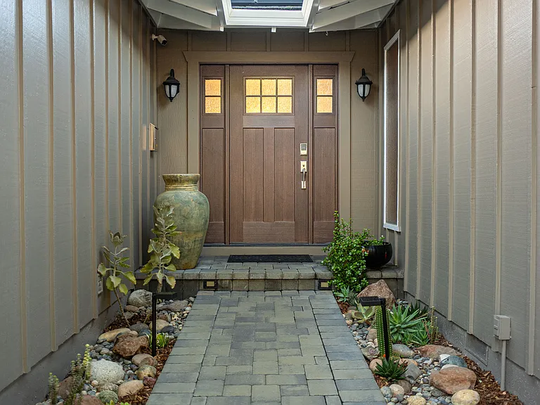 783 Foothill Dr — Photo 3