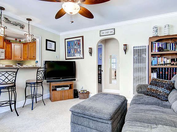 4th image of 4479 Marlborough Ave Unit 3