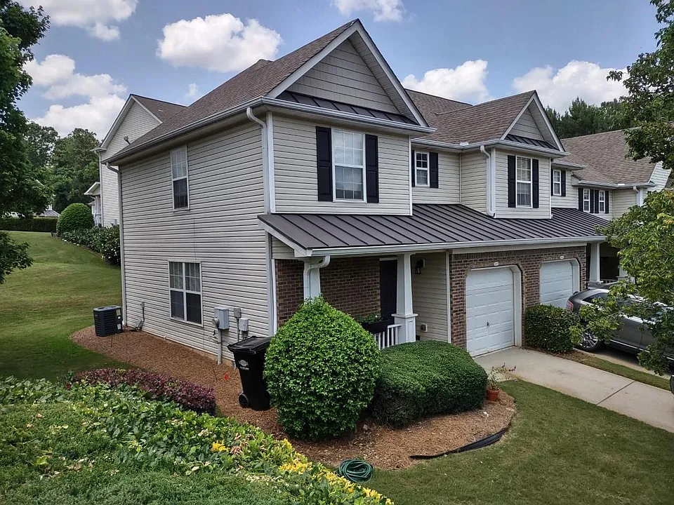 411 Red Coat Ln