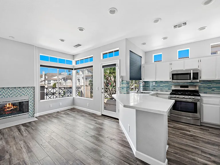 137 Shorebreaker Dr — Photo 6