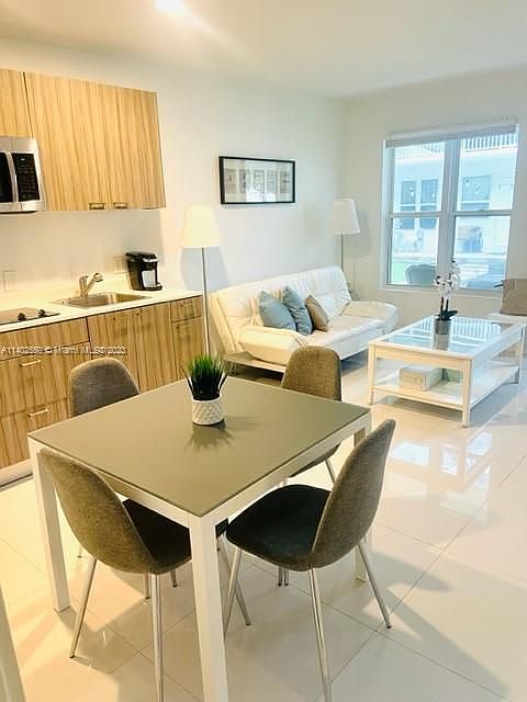 1st image of 1419 West Ave #103