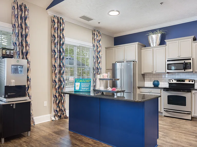 Waterford Apartments — Photo 15