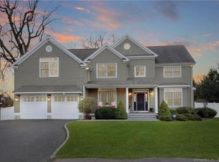9 Davenport Dr #A, Stamford, CT