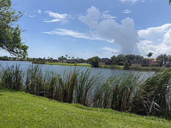 3rd image of 1501 Waterview Cir