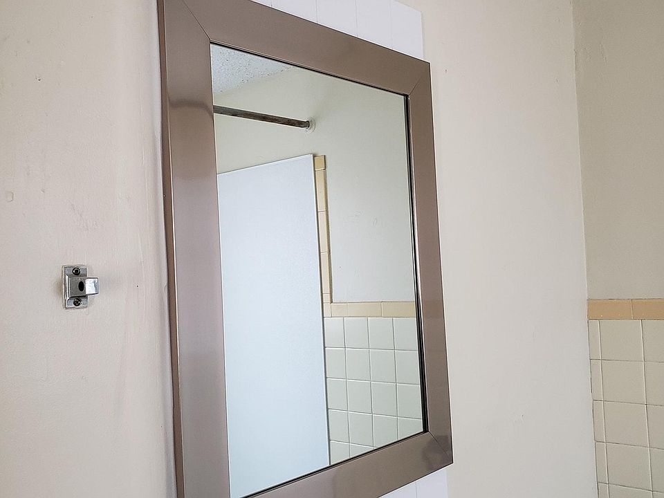 1st image of 1705 Portland Ave APT 15