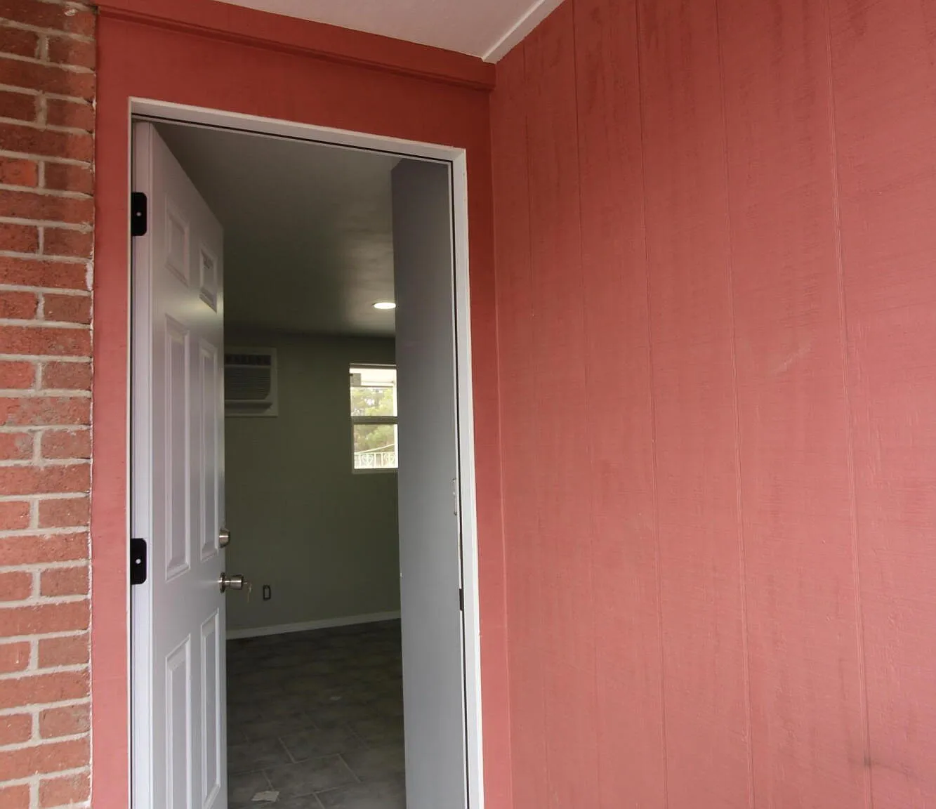 1 bed, 1.0 bath, 450 sqft, $550 — Photo 1