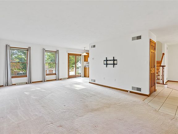 5th image of 4038 Blue Willow St
