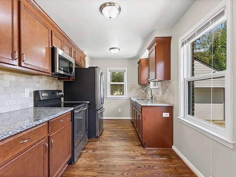13710 Balfour St — Photo 6