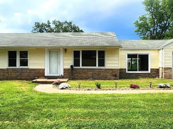 8921 Saint Cyr Dr, Saint Louis, MO 63136