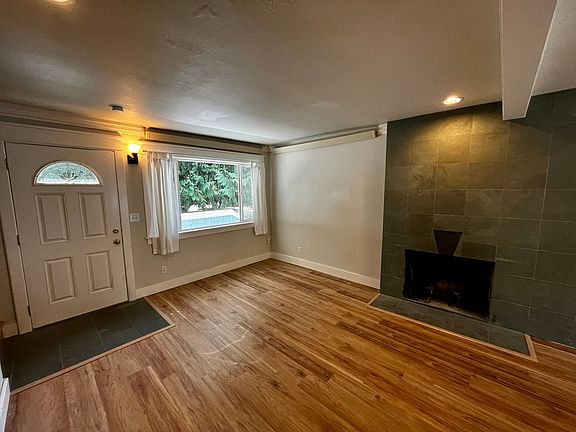 3rd image of 650 Ericksen Ave NE #3