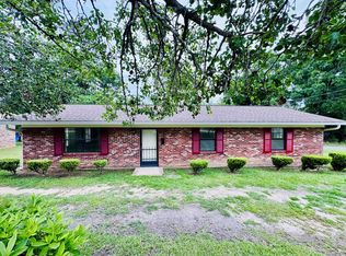 1002 Smith Ave, Douglas, GA 31533
