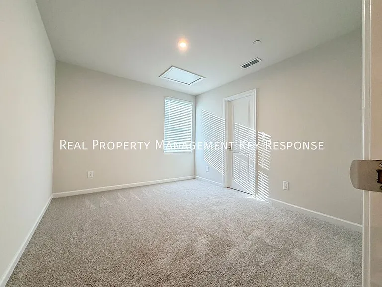 5068 Snow Owl Ct — Photo 12