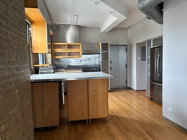 1151 W Erie St #3F — Photo 4