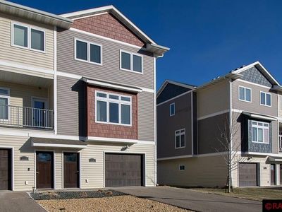 2230 Rolling Green Trl, North Mankato, MN, 56003