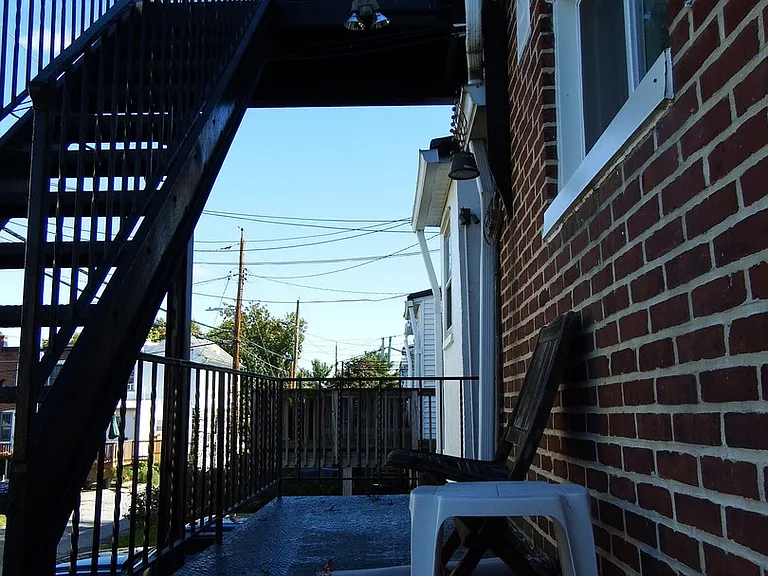 1018 E 36th St — Photo 27