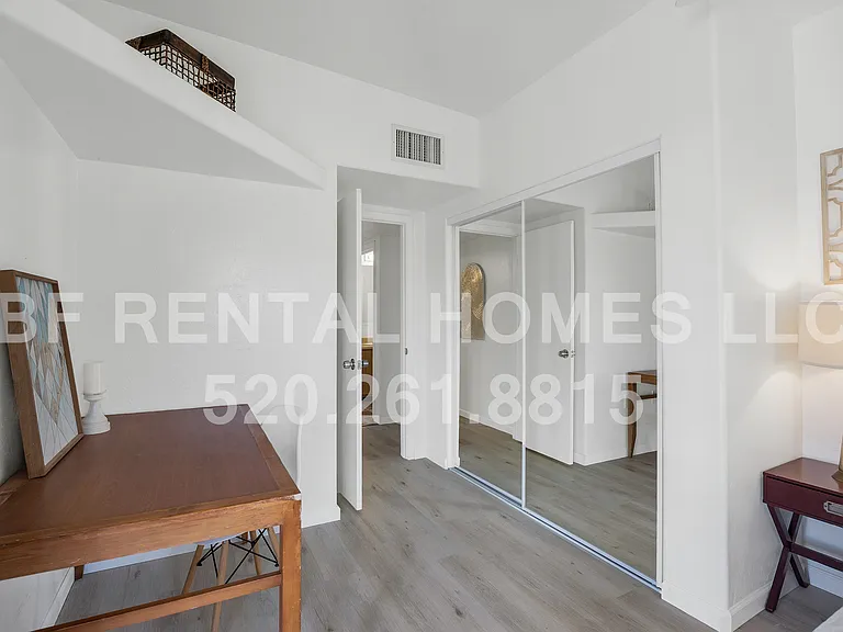 2319 E Helen St — Photo 20