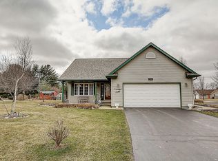 N1596 Overlook Cir, Genoa City, WI 53128