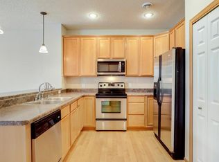 3475 Cherry Ln UNIT B, Woodbury, MN 55129
