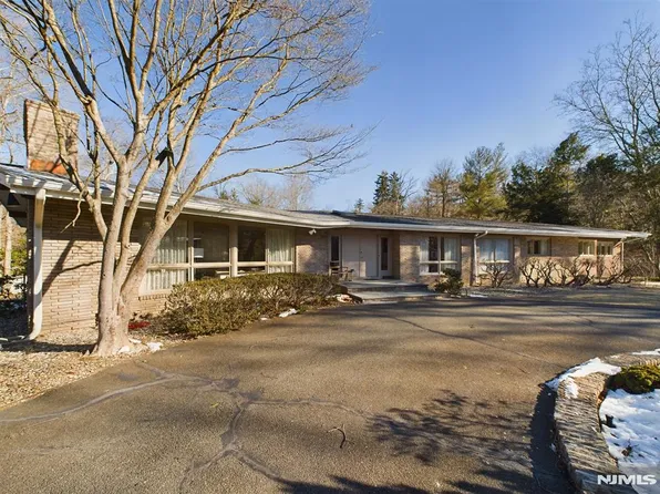 705 Howard Rd, Ridgewood, NJ 07450