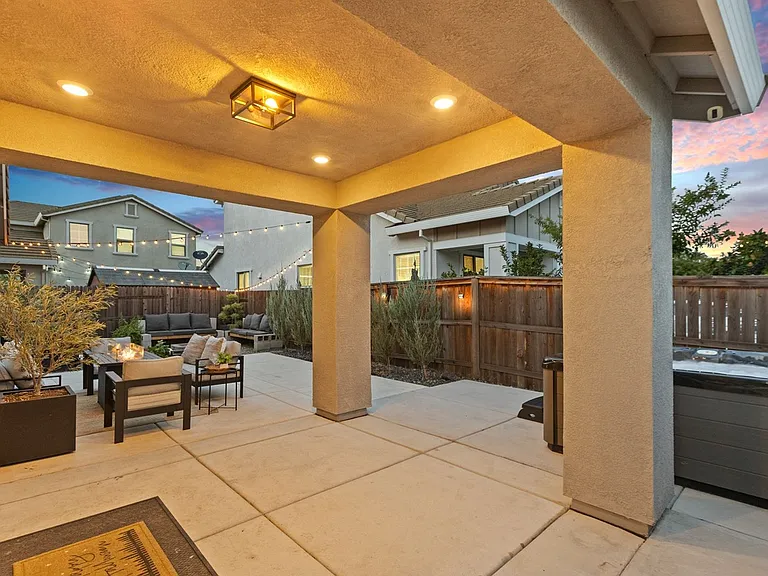 800 Daggerwing Ct — Photo 45