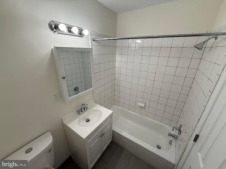 2754 Hollywood Rd #304 — Photo 11