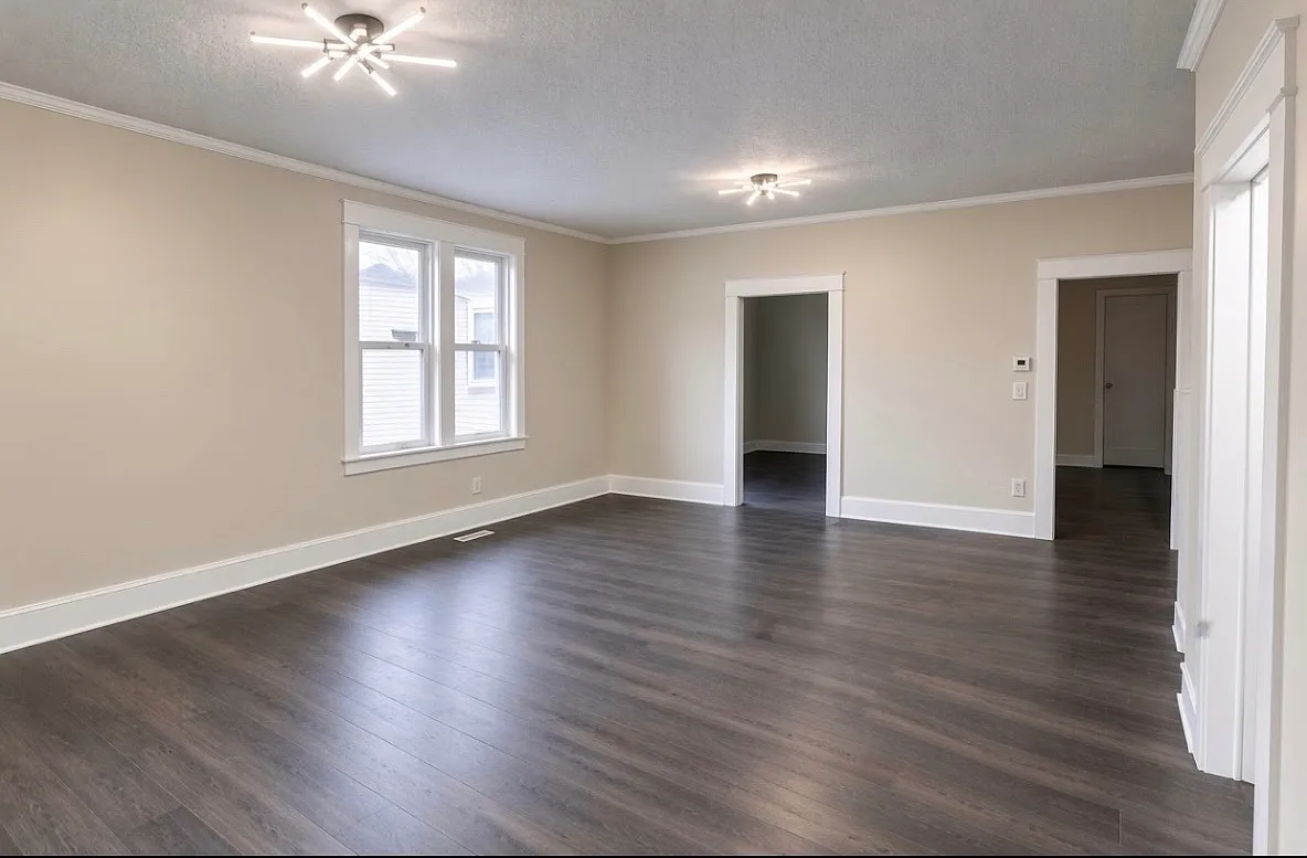 1106 W Spofford Ave — Photo 1